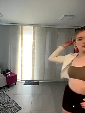 NicoleCut on StripChat